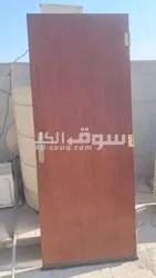 باب خشب مع الإطار نظيف